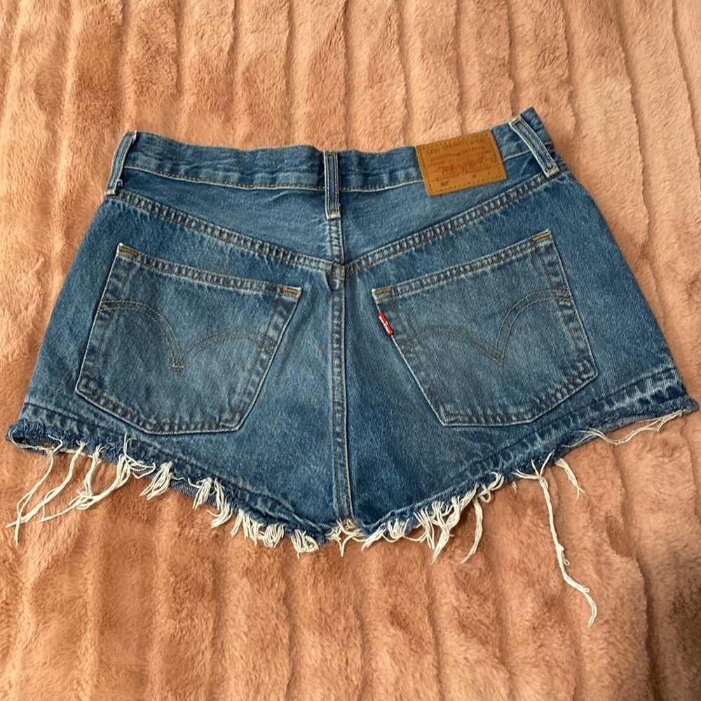 Women’s Levi Jean Shorts W27